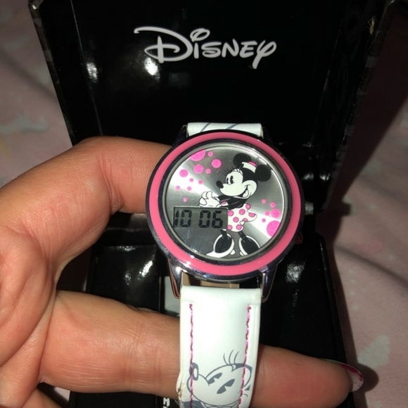 New Disney Minnie Mouse kids watch - Picture 2 of 6